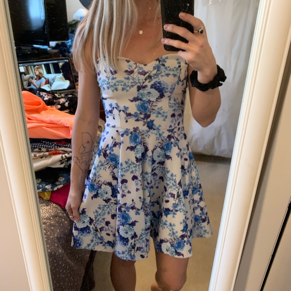 Boohoo Dresses & Skirts - Boohoo White and Colourful Floral strapless dress